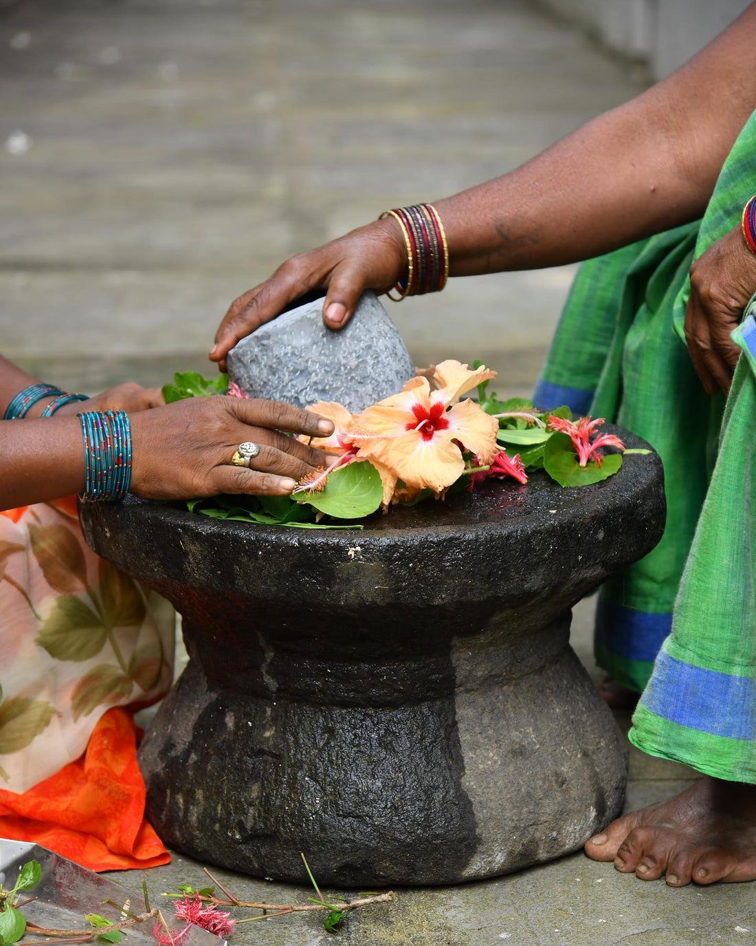 Hibiscus Power: The Herbal Solution for Hair Fall, Dandruff & Dryness